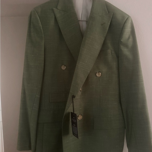This is a custom made jacket in a size 40. Jacket has never been worn. - Picture 2 of 3